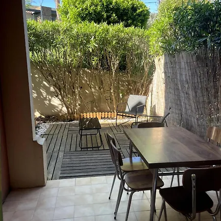 Cosy Avec Piscine Lägenhet *